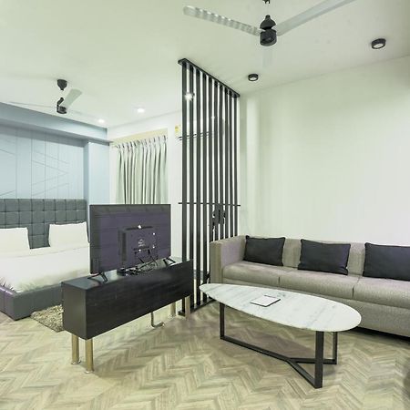 Bedchambers Serviced Apartments - Cyber City Гургаон Экстерьер фото
