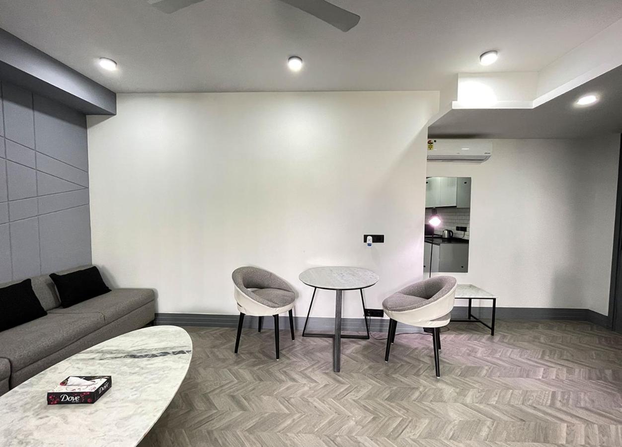 Bedchambers Serviced Apartments - Cyber City Гургаон Экстерьер фото