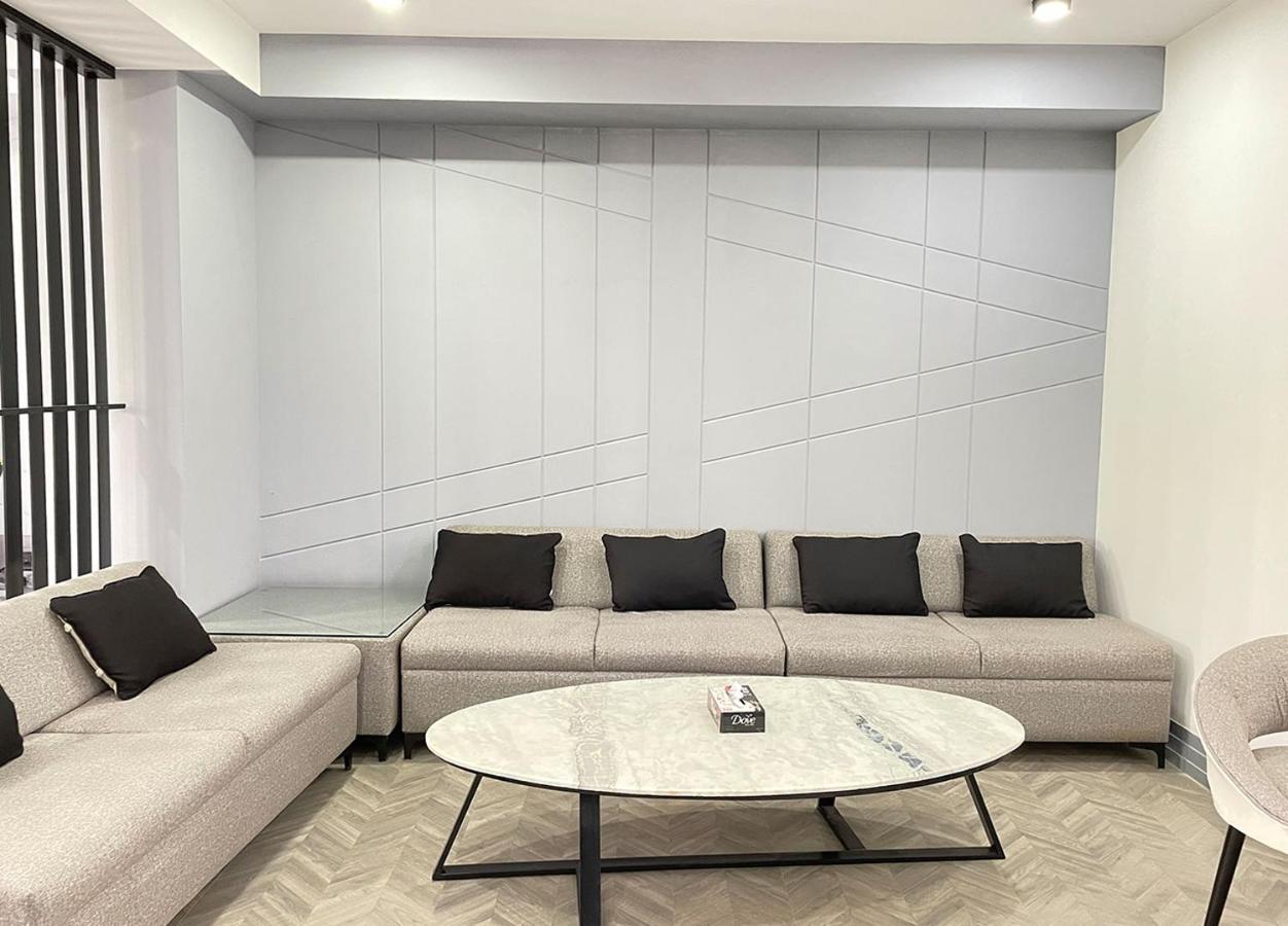 Bedchambers Serviced Apartments - Cyber City Гургаон Экстерьер фото