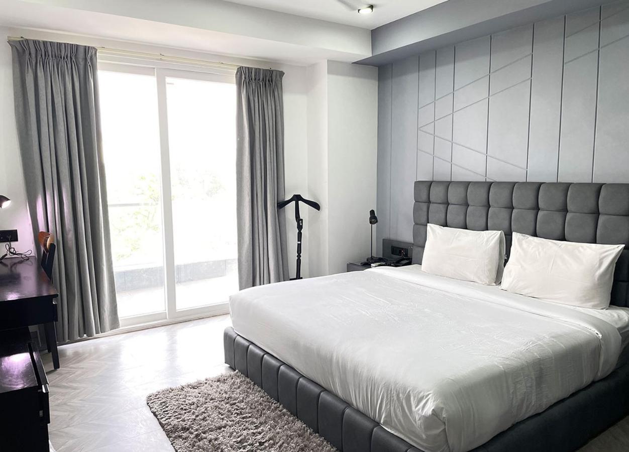 Bedchambers Serviced Apartments - Cyber City Гургаон Экстерьер фото