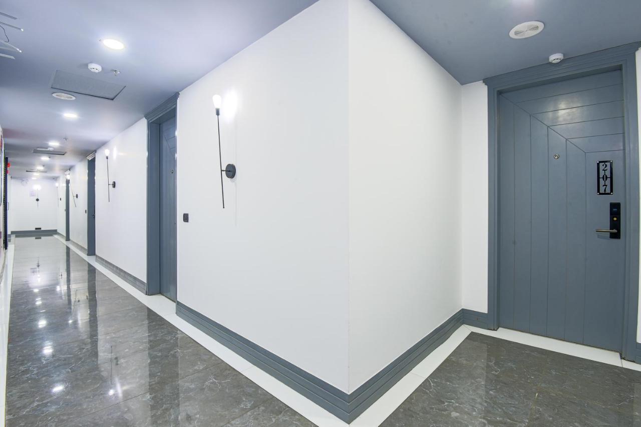 Bedchambers Serviced Apartments - Cyber City Гургаон Экстерьер фото