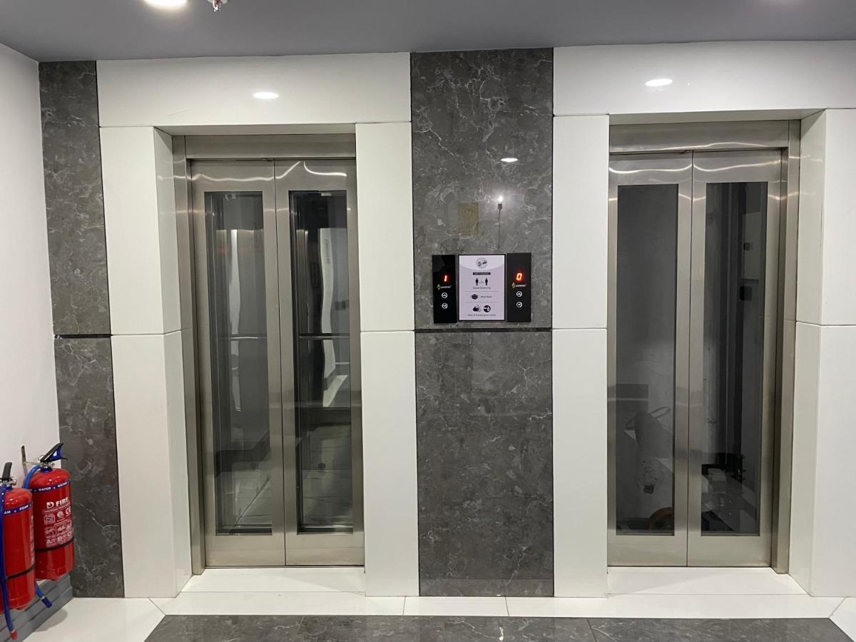 Bedchambers Serviced Apartments - Cyber City Гургаон Экстерьер фото