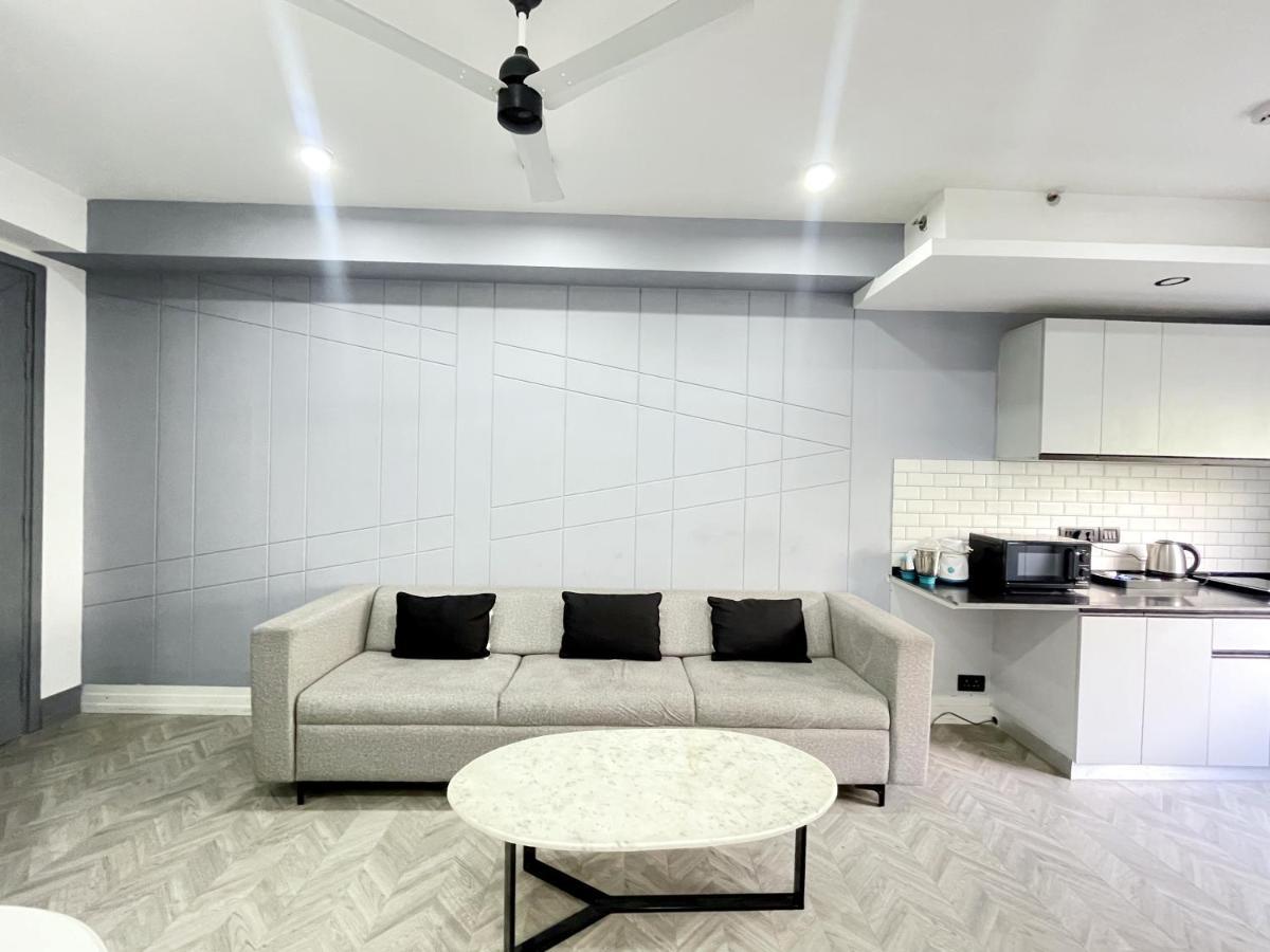 Bedchambers Serviced Apartments - Cyber City Гургаон Экстерьер фото